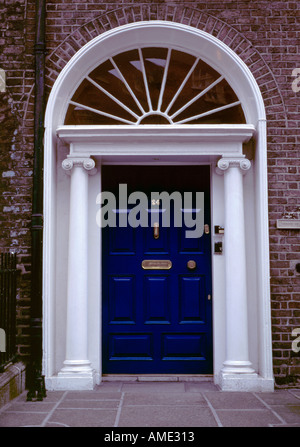 Géorgien pittoresque porte près de Fitzwilliam square, Dublin, Irlande (Irlande). Banque D'Images