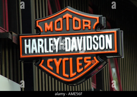 Harley Davidson Motor Cycles signe à leur centre de formation à Builth Wells Mid Wales UK Banque D'Images