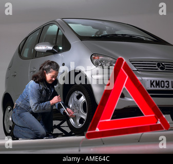 2003 Mercedes Benz A160 ayant un changement de roue Banque D'Images