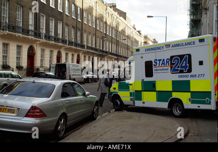 Harley Street London W1 Ambulance de soins privés sur appel au centre de Londres, Angleterre, Royaume-Uni Banque D'Images