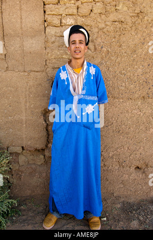 Portrait d'un homme berbère dans le village de Merzouga dans l'est du Maroc. Banque D'Images