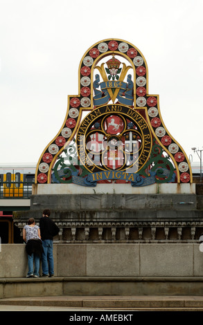 London Chatham et Dover Railway cimier sur Blackfriars Bridge Londres Banque D'Images