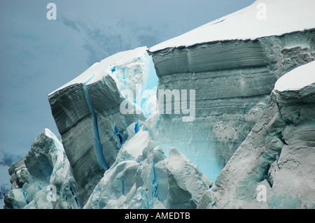 Ice Shelf edge avec cravasses, l'Antarctique, l'Île Adelaïde Banque D'Images