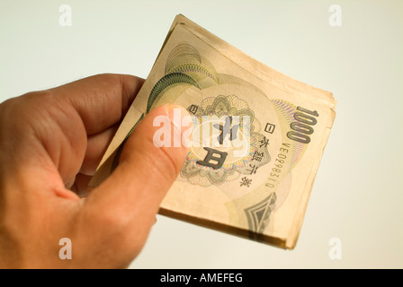 Close-up of a hand holding Yen billets de banque (monnaie japonaise) Banque D'Images