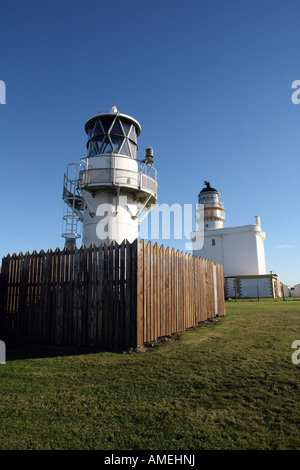 La vieille (arrière-plan) et nouveau (premier plan) les phares de Kinnaird head près de Fraserburgh, Ecosse, Royaume-Uni Banque D'Images