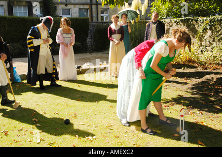 Parade de costumes géorgienne pour lancer le Jane Austen Festival en baignoire England UK GO playing croquet au Royal Crescent Hotel Banque D'Images