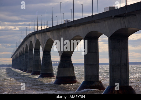 Pont de la Confédération et le détroit de Northumberland, vu de Borden Borden, Carleton Point, Queens, Prince Edward Island, Canada. Banque D'Images