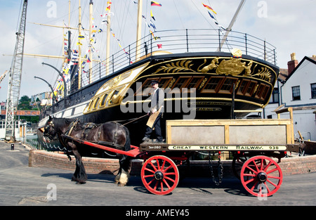 SS Great Britain construit par l'ingénieur Isambard Kingdom Brunel victorien illustré sur les quais de Bristol England UK GO Banque D'Images