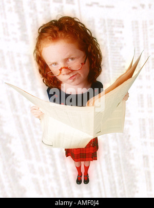 Portrait of Girl Reading Page Financière Banque D'Images