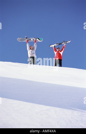Deux Snowboarders debout sur la Colline parlementaire Suisse Banque D'Images