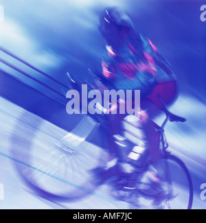 Blurred View of Person Riding Bicycle Banque D'Images