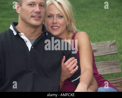 Jeune couple relatives Banque D'Images