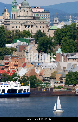 Bateau et navigation à voile sur le fleuve Saint-Laurent à Québec, Québec, Canada. Banque D'Images