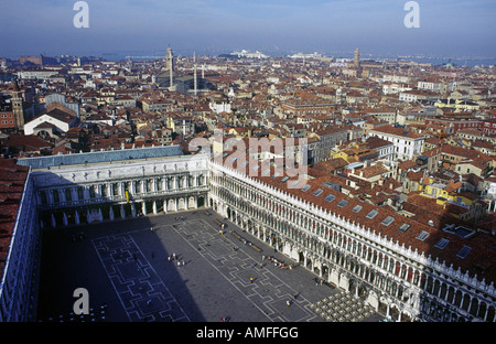 Vue sur la Place St Marc de Venise Campanile Italie Banque D'Images