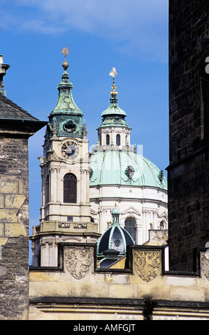 Saint Nicholas Church, comme vu du Pont Charles, Prague, République Tchèque Banque D'Images