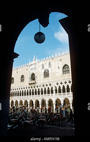 À l'intermédiaire de porche pour le Palazzo Ducale, Palais Ducal, du Palais des Doges, Venise, Italie Banque D'Images