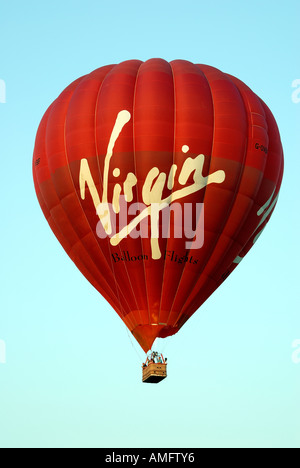 Ballon vierge dans le ciel Banque D'Images