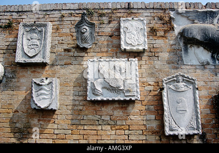 Plaques sur mur, Torcello Museum, Museo di Torcello, sur l'île de Torcello, Venise, Italie Banque D'Images