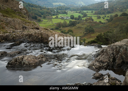 Le lait aigre Gill à la lèvre de la cascade à proximité de Easedale Tarn à la vallée vers Easedale Lake District Banque D'Images