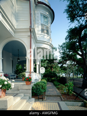 Deux Meeting Street Inn vers 1892. Ce manoir de style Queen Anne donne sur la batterie dans la ville historique de Charleston, Caroline du Sud, USA Banque D'Images