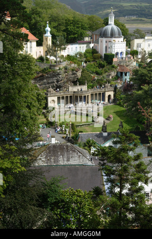 Le village de Portmeirion sur l'estuaire de l'Afon, Dwyryd Tremadog Bay, au nord du Pays de Galles, Royaume-Uni Banque D'Images