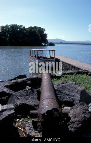 La rouille cannon au Castillo San Pablo, un 18e siècle fort espagnol dans le Lac Nicaragua, Las Isletas, Nicaragua Banque D'Images