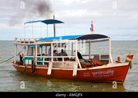 Bateaux de pêche à louer, excursions amusantes visites guidées et chartes de pêche bateau à louer  Pornprasert Chartered Fishing, Pattay, Thaïlande, Banque D'Images