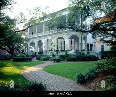 Deux Meeting Street Inn vers 1892. Ce manoir de style Queen Anne donne sur la batterie dans la ville historique de Charleston, Caroline du Sud, USA Banque D'Images