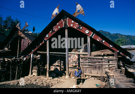 Dans Kigwema traditionnel tribal house village près de Kohima, Nagaland, Inde. Banque D'Images