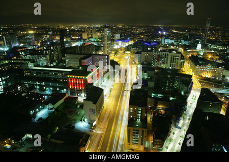 Vue du centre-ville de Birmingham dans la nuit Banque D'Images