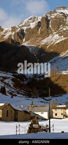 Sont tombés de la Première Guerre mondiale monument situé sur l'arrière-plan l'étape Ercavallo Stelvio National Park Banque D'Images