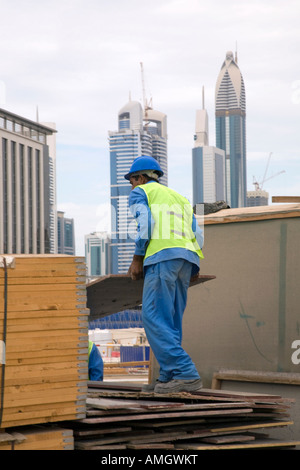 Eau bâtiment inachevé. Le nouveau Dubaï ÉMIRATS ARABES UNIS Emirats Arabes Unis Banque D'Images
