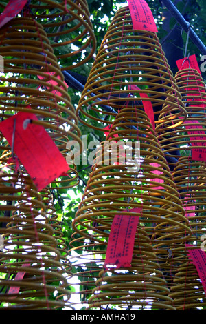 Anneaux d'encens brûlant en un Tin Hau temple à Macao, Chine Banque D'Images