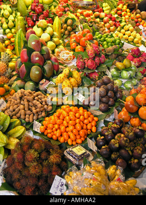 Les fruits tropicaux, le marché de la Boqueria Barcelone Catalogne Espagne Banque D'Images