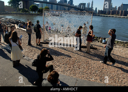 Voir la déesse Aurora Artlovers de Sparkle par l'artiste Natsu à Brooklyn Bridge Park pendant la Dumbo Arts Festival Banque D'Images