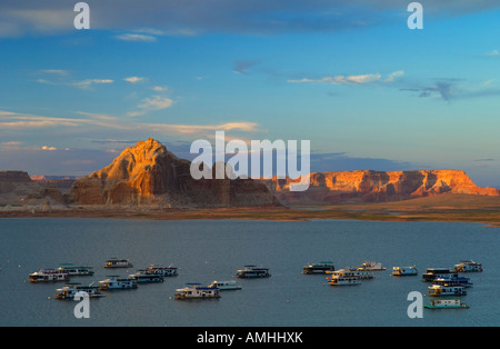 Péniches à Wahweap Marina sur le Lac Powell, Glen Canyon National Recreation Area Arizona Banque D'Images