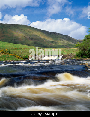 Aashleigh erriff, chutes, dépouilleur de leenane, comté de Mayo, un grand fleuve qui coule vers le bas du côté de la montagne, la beauté dans la nature, Banque D'Images