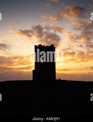 Watch Tower sur la côte atlantique irlandais d'Irlande avec le ciel du soir, la beauté dans la nature, Banque D'Images