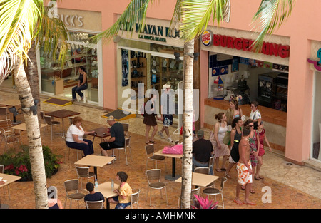 Le Mexique, Cozumel, San Miguel, Punta Langosta centre commercial à côté de cruise ship port. Banque D'Images