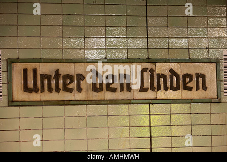 1930 original Unter den Linden Berlin U bahn gare souterraine plaque d'ex-Allemagne de l'est gare fantôme Banque D'Images