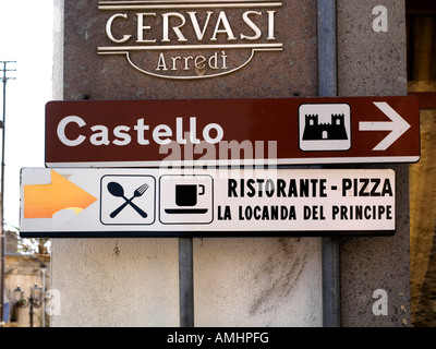 Les panneaux pour Restaurant et Château Caccamo Sicile Italie Banque D'Images