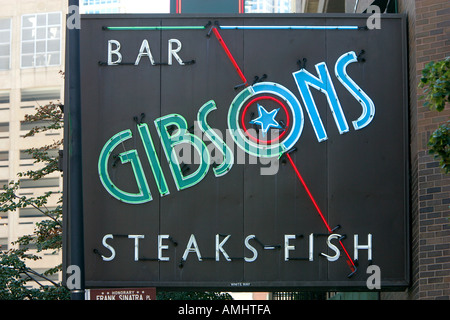 Gibsons restaurant and bar neon sign Gold Coast Chicago Illinois USA Banque D'Images