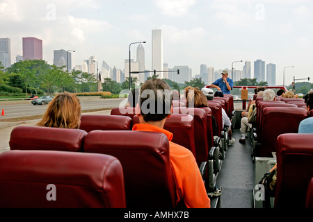 Open top tour bus sur Lake Shore Drive Chicago USA Banque D'Images