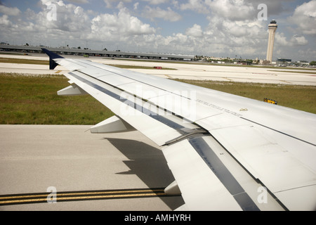 Aéroport international de Miami Florida MIA,US Airways,avion avion avion avion avion commercial avion avion,avion à jet, piste,tour de contrôle de la circulation aérienne,FL0 Banque D'Images