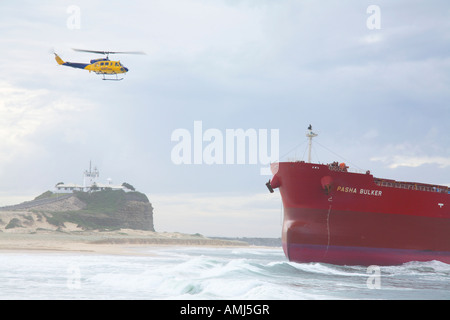 8 juin 2007, le vraquier Pasha a dérivé sur Nobby Beach Newcastle Nouvelle Galles du Sud en Australie. Banque D'Images