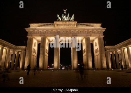 La porte de Brandebourg à Berlin Allemagne nuit Banque D'Images