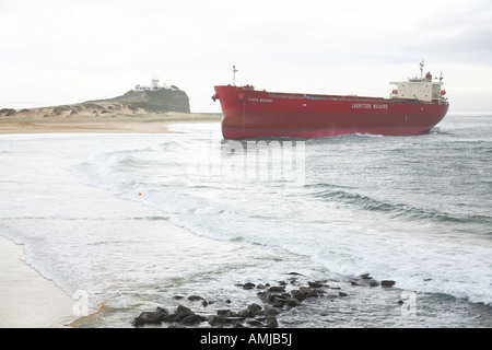 8 juin 2007, le vraquier Pasha a dérivé sur Nobby Beach Newcastle Nouvelle Galles du Sud en Australie. Banque D'Images