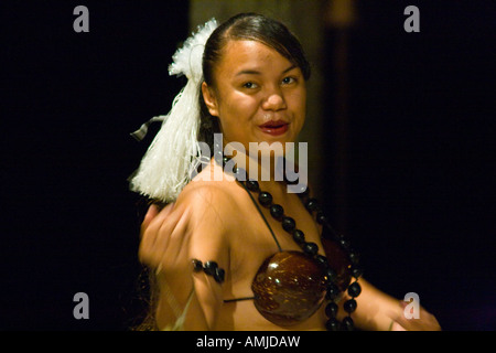 Jeune femme Palaun traditionnel Polynésien, danse, danse de l'île de Palau Banque D'Images