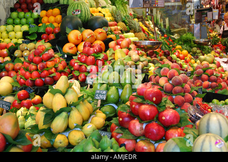 Pour la vente de fruits au Mercat de la Boqueria Ramblas Barcelona Banque D'Images