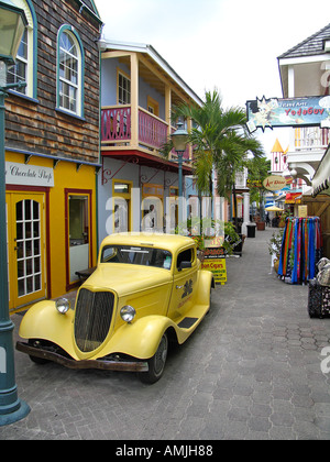 Véhicule et boutiques vintage Old Street shopping St Maarten Banque D'Images